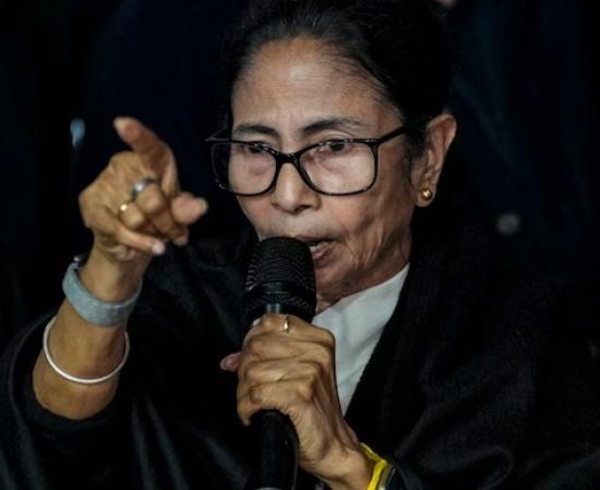 সুপ্রিম কোর্টে স্বস্তি মমতা বন্দ্যোপাধ্যায়ের, নির্বাচন কমিশনকে নোটিস দিয়ে ‘সংবেদনশীলতা’র বার্তা শীর্ষ আদালতের