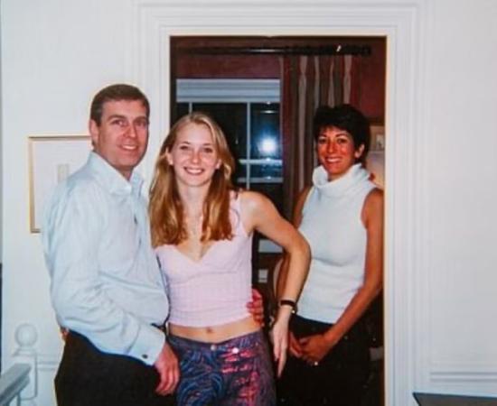 প্রিন্স অ্যান্ড্রু ও ভার্জিনিয়ার বিতর্কিত ছবিটি যে আসল ই–মেইলে মিলল নতুন ইঙ্গিত