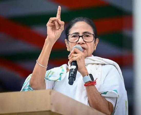 ভোটের মুখে মহিলাদের চমক! স্ট্যালিন ৫,০০০ টাকা পাঠালেন, মমতার অনুদানও বাড়ল