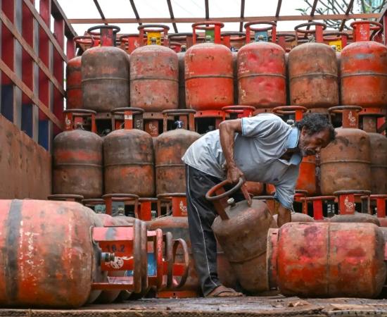IT Firms Ask Employees to Carry Tiffins Amid LPG Shortage