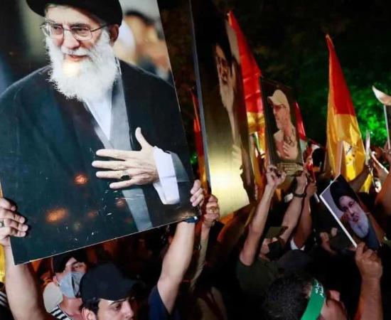 খামেনেইয়ের মৃ/ত্যুতে ইরানে শোকের স্রোত, প্রবাসীদের একাংশের উচ্ছ্বাস; ট্রাম্পের নীতির বিরুদ্ধেও বিক্ষোভ